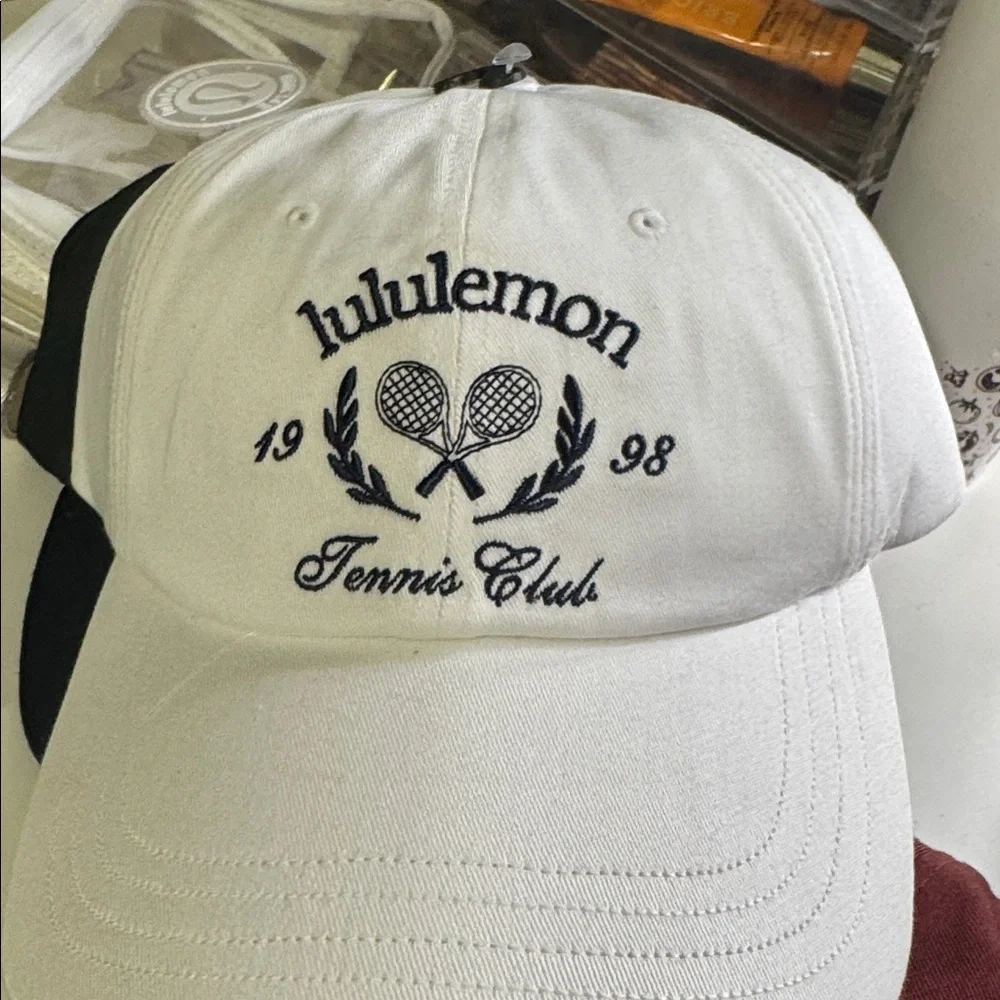 NWT Lululemon Classic Ball Cap - Picture 2 of 2